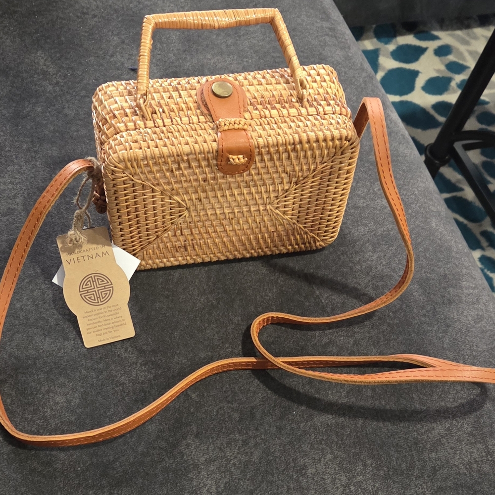 Handcrafted Tan Woven Picnic Basket Bag